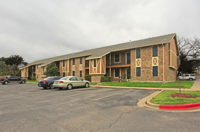 Runnymede in Austin, TX - Foto de edificio - Building Photo