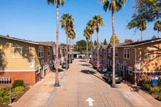 857-865 Carlisle Way in Sunnyvale, CA - Building Photo - Building Photo