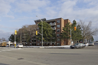 Hillside Place in Mississauga, ON - Building Photo - Building Photo