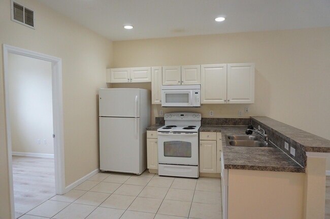 1931 Marsh Harbor Dr in Riviera Beach, FL - Building Photo - Building Photo