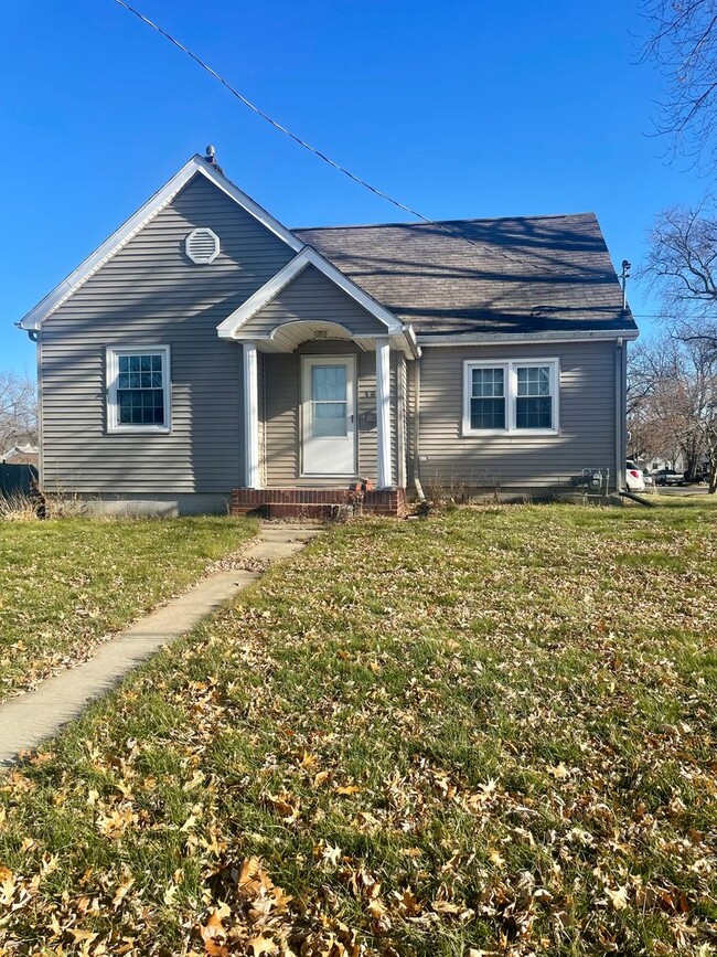 1625 W 6th St in Waterloo, IA - Building Photo - Building Photo