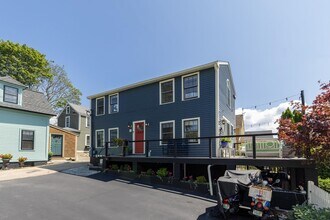 18 Walden St in Portsmouth, NH - Building Photo - Building Photo