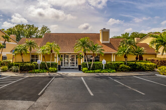 Monterey Lakes Apartments in Largo, FL - Foto de edificio - Building Photo