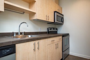 Move the House Apartments in Portland, OR - Building Photo