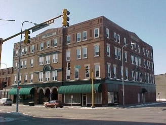 Mealey Hotel in Oelwein, IA - Foto de edificio