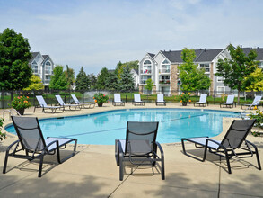 Hillside Apartments in Wixom, MI - Foto de edificio - Building Photo