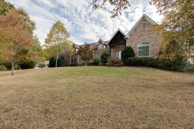 528 Trace Creek Dr in Nashville, TN - Foto de edificio - Building Photo