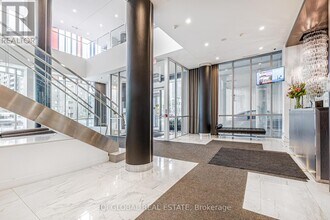 9471 Yonge St in Richmond Hill, ON - Building Photo - Building Photo