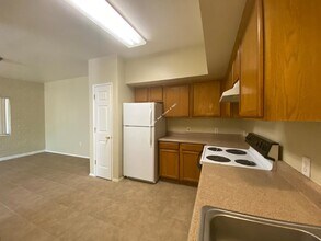 7047 S 6th Ave in Tucson, AZ - Building Photo - Building Photo