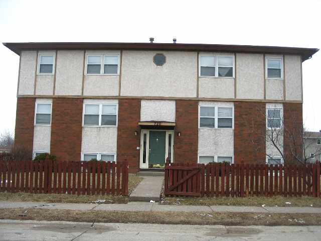 720 W 63rd St in Davenport, IA - Foto de edificio - Building Photo