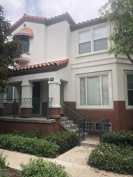 2880 Player Ln in Tustin, CA - Building Photo