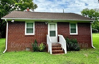 14089 Alvin's Dr in Smithfield, VA - Building Photo