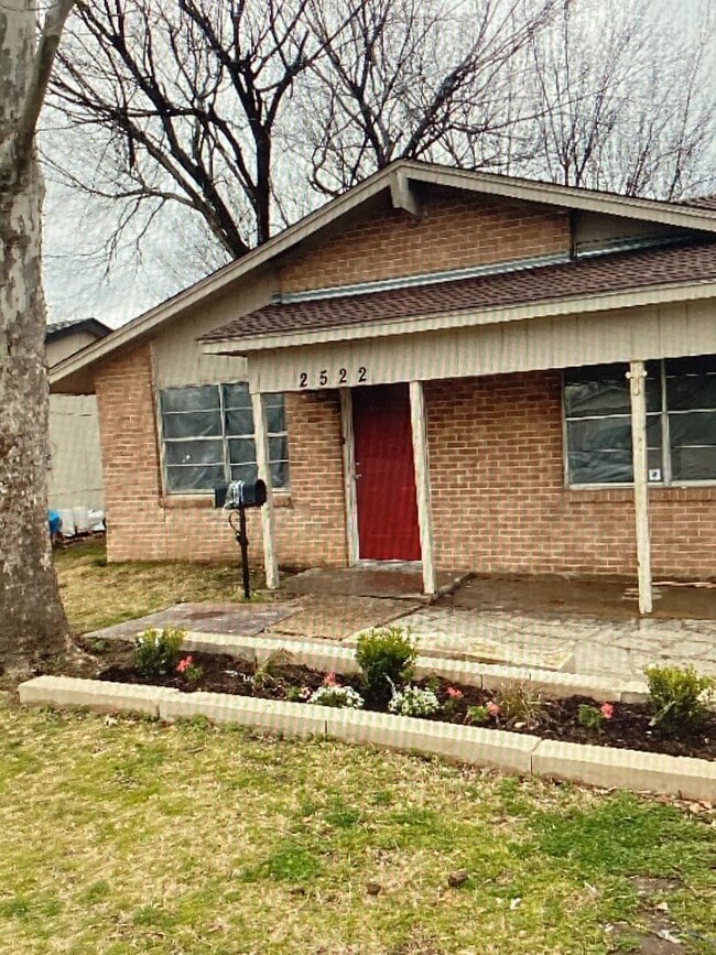 property at 2522 Cunningham St