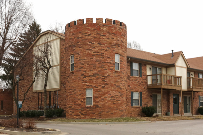 Abbey Court Apartments in Evansville, IN - Building Photo - Building Photo