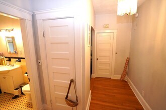 126 Park St, Unit 4 in Brookline, MA - Foto de edificio - Building Photo