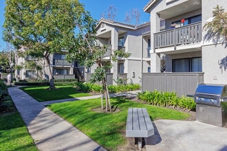 The Galleria in Fountain Valley, CA - Foto de edificio - Building Photo