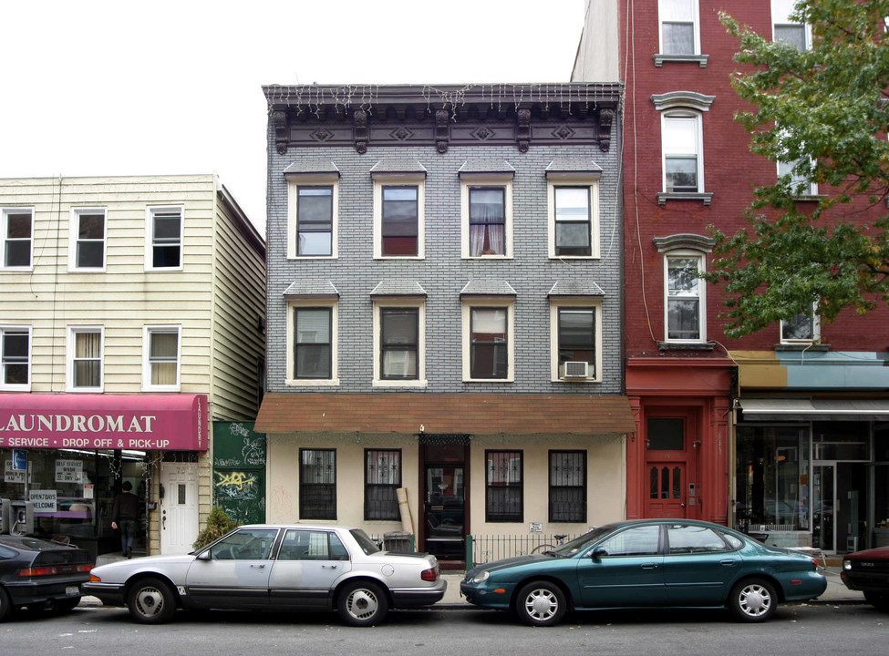 77 Berry St in Brooklyn, NY - Building Photo