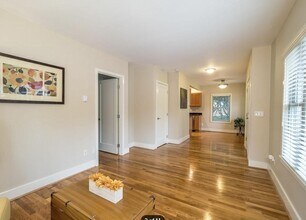 4015 8th Ave NE in Seattle, WA - Foto de edificio - Building Photo