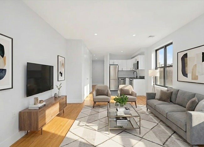 115 E 81st St, Unit 2C in New York, NY - Foto de edificio - Building Photo