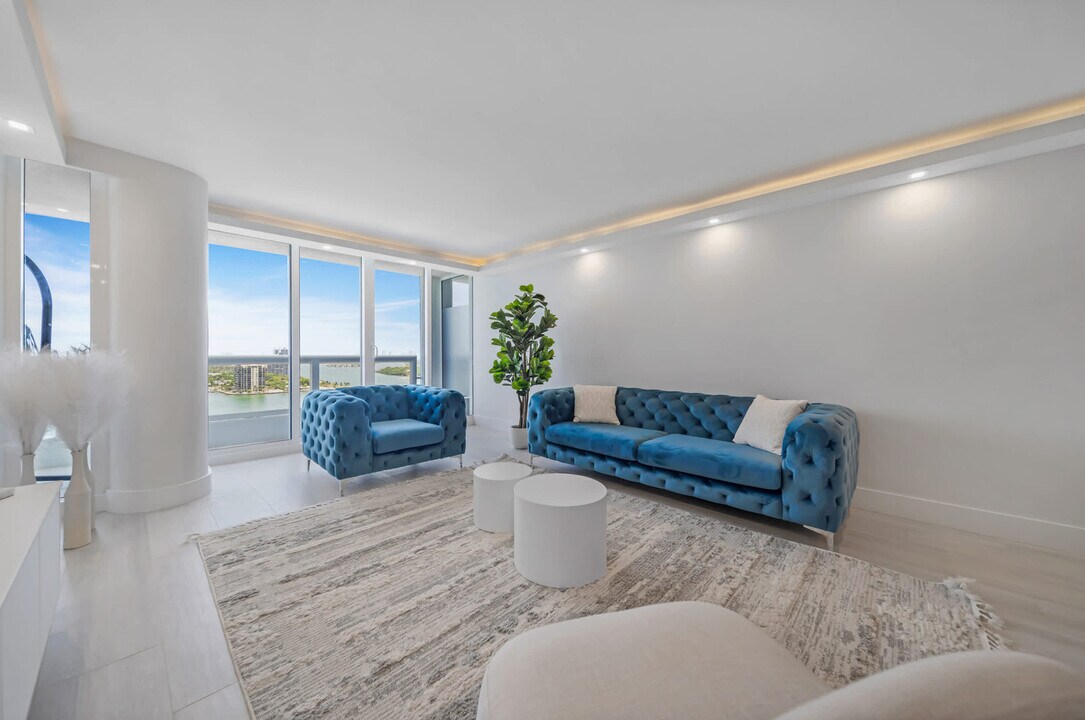 1717 N Bayshore Dr in Miami, FL - Foto de edificio