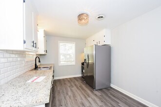 434 Mockernut Ln in Columbia, SC - Foto de edificio - Building Photo