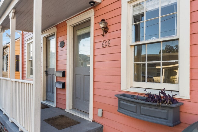 609 Mercer St in Savannah, GA - Foto de edificio - Building Photo