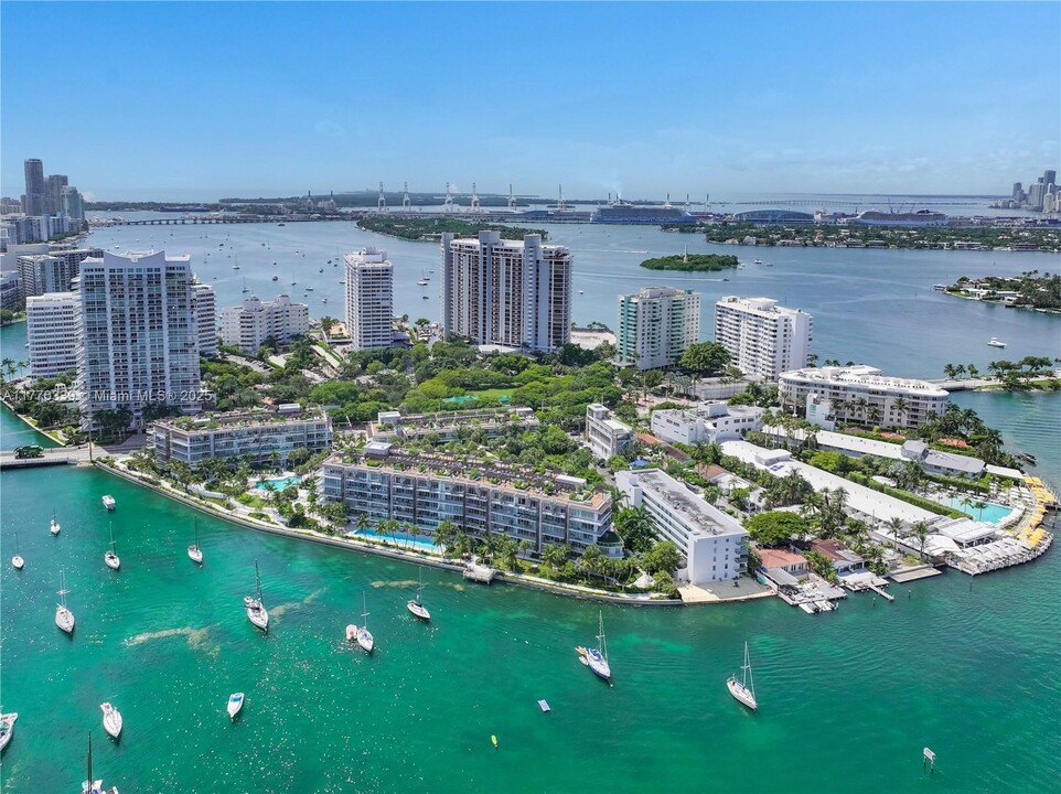 11 Island Ave, Unit 1512 in Miami Beach, FL - Building Photo