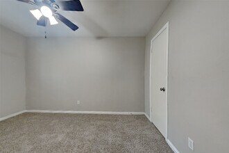 2311 Whispering Wind Ln in Humble, TX - Foto de edificio - Building Photo