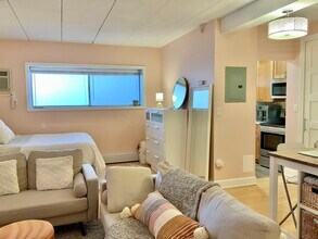 995 Massachusetts Ave in Arlington, MA - Building Photo - Building Photo