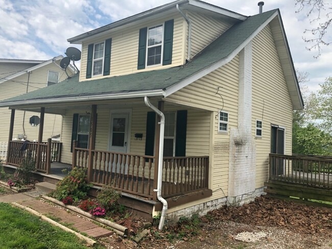 property at 1505 Rugby Rd