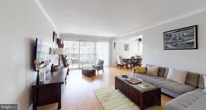 31 Canterbury Square in Alexandria, VA - Building Photo - Building Photo