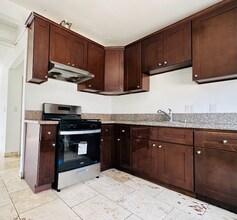 7721 Amberleaf Cir-Unit -3 in Huntington Beach, CA - Building Photo - Building Photo