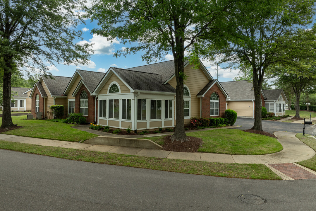 The Oaks at Schilling Farms in Collierville, TN - Building Photo