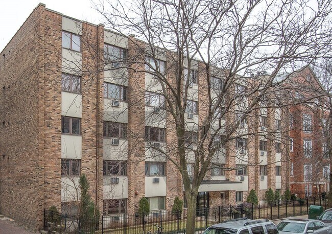 630 W Wrightwood Ave, Unit #625-211