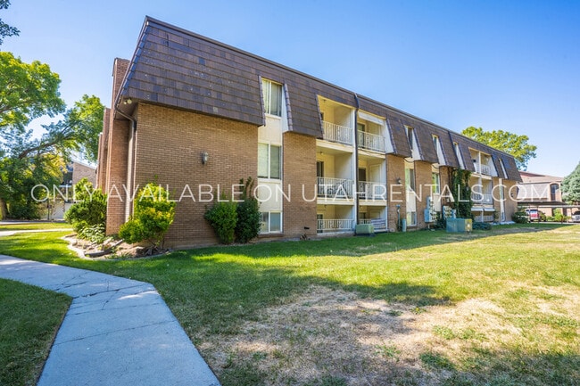 property at 4896 S Highland Cir