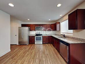 317 W Willow Creek Dr in Saratoga Springs, UT - Foto de edificio - Building Photo