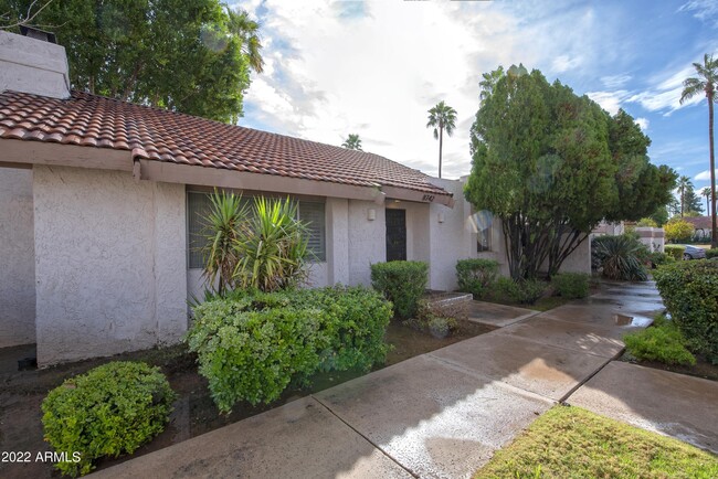 8742 E Vía Taz Norte in Scottsdale, AZ - Building Photo - Building Photo
