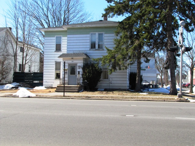 912 N 6th St in Wausau, WI - Foto de edificio