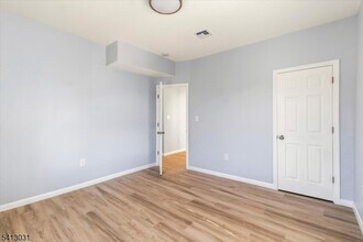 76 Grumman Ave in Newark, NJ - Building Photo - Building Photo