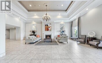 8 Maison Parc Ct in Vaughan, ON - Building Photo - Building Photo