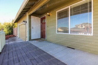11046 SE Henderson Dr in Portland, OR - Building Photo - Building Photo
