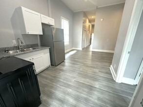 313 E Henry St in Savannah, GA - Building Photo - Building Photo