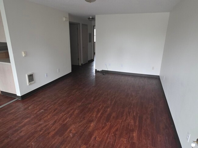 753 Clay St E, Unit 1 in Monmouth, OR - Building Photo - Building Photo