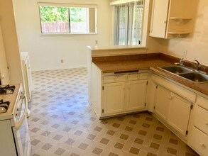 17619 Martha St in Los Angeles, CA - Building Photo - Building Photo