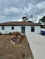 636 Eisenhower Blvd in Lehigh Acres, FL - Building Photo