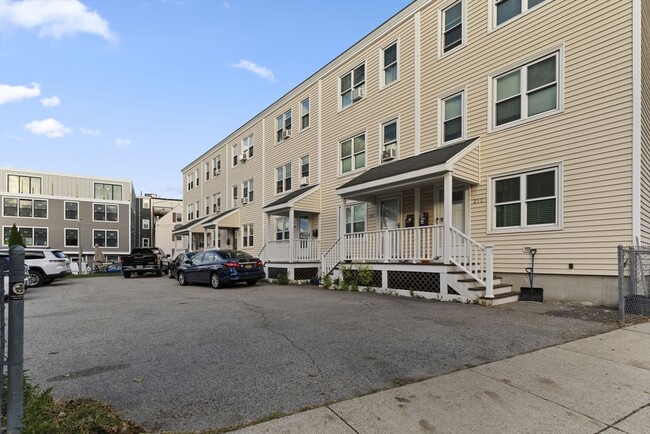 202 W Sixth St in Boston, MA - Foto de edificio - Building Photo