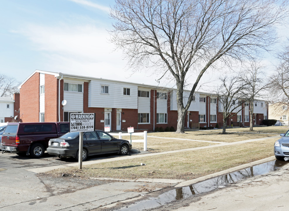 958-972 Virginia Ln in Elmhurst, IL - Building Photo