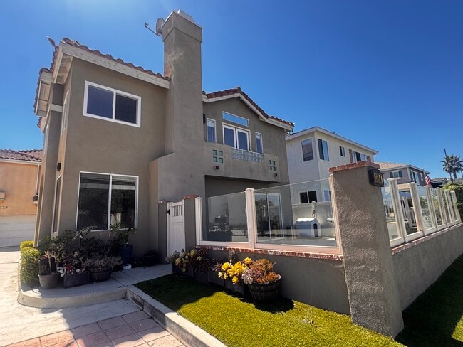 379 Monte Vista Ave in Costa Mesa, CA - Building Photo - Building Photo