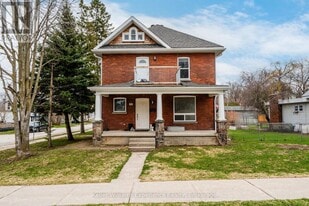 295 Bay St in Midland, ON - Building Photo