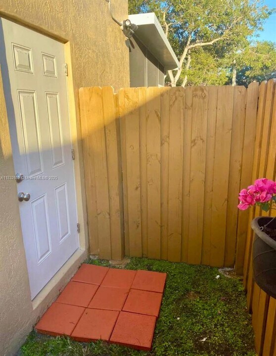 1561 SE 17th Ave in Homestead, FL - Building Photo